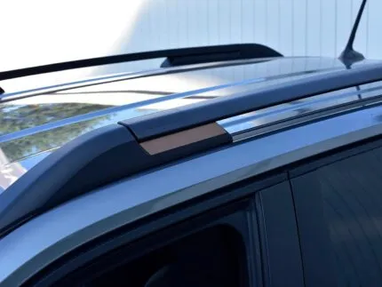 autoCOVR Husă de plafon pentru Dacia Duster III 3 (P1310) 2024+ - Set 4 bucăți, suport adeziv din oțel inoxidabil, culoare maro cupru
