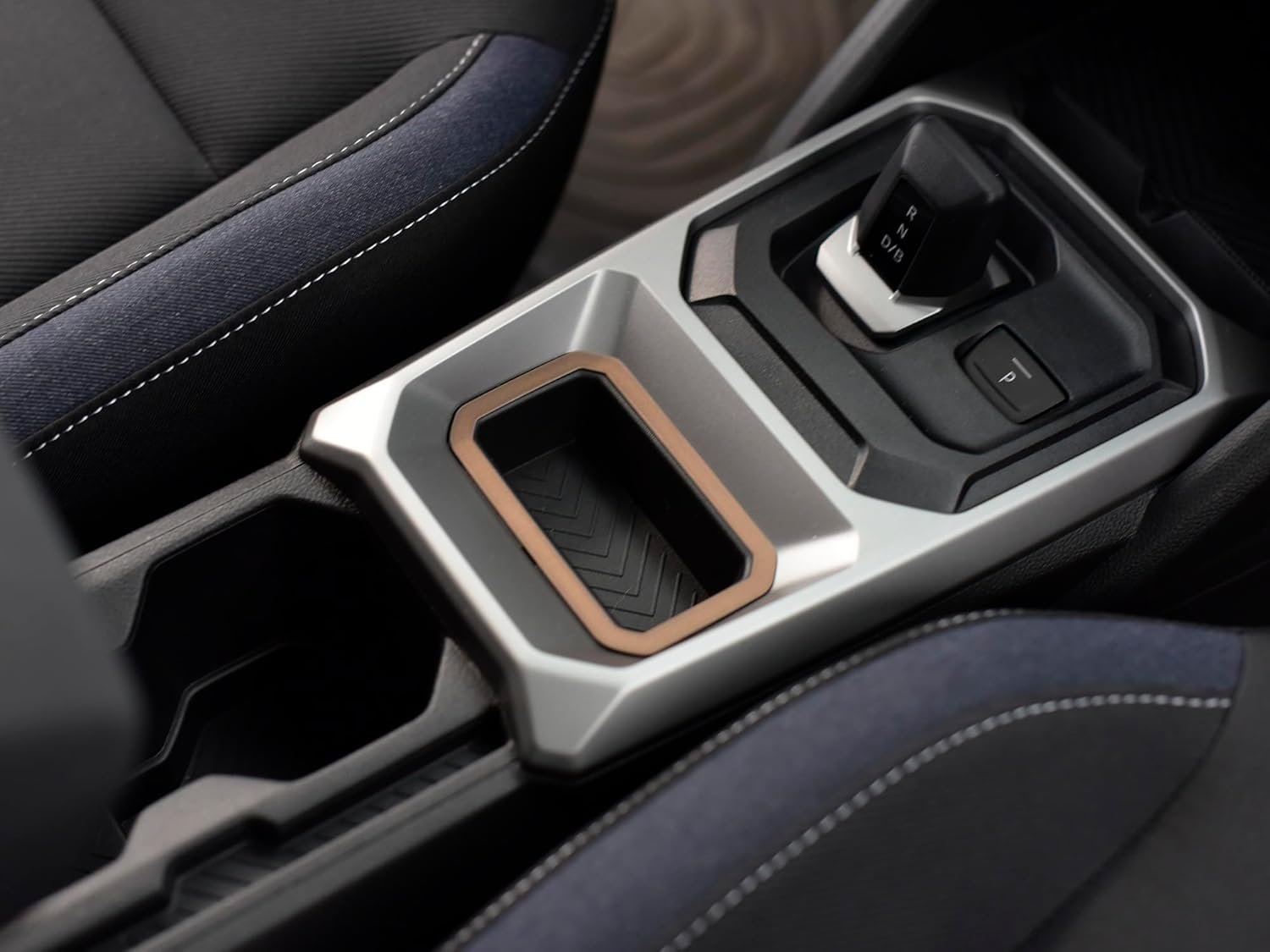 Husă din oțel pentru Dacia Duster III 3 (P1310) 2024+ | Ramă decorativă - Stil cupru-maro | 1 piesă Accesorii tuning Essential Expression Journey Extreme Duster