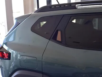 Capac metalic pentru Dacia Duster III 3 (P1310) 2024+ | Ornamente mâner portieră spate - Stil cupru-maro | Pachet de 2 accesorii tuning Essential Expression Journey Extreme Duster