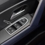 Decorațiuni comutator geam Duster III argintiu – set 4 buc Capac din oțel pentru Dacia Duster III 3 (P1310) 2024+ | Comutator electric pentru rama geamului | 4 bucăți accesorii tuning Essential Expression Journey Extreme Duster din oțel inoxidabil