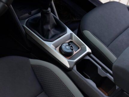 Husă din oțel pentru Dacia Duster III 3 (P1310) 2024+ | Ornamente selector de tracțiune - Stil cupru-maro | 1 bucată accesorii tuning Essential Expression Journey Extreme Duster
