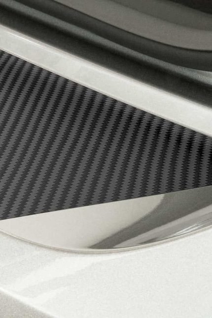 Folie de protecție prag portbagaj uProtect pentru Dacia Duster 2 (II) HM I 2018-2024 - Protecție bară, protecție zgârieturi, folie de protecție vopsea - Autoadezivă aspect carbon