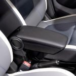 Cotieră Rati Armster 3 compatibilă cu Dacia Spring 2021-2024 [Negru, piele vegană] Cotieră centrală retrofitabilă cu compartiment de depozitare