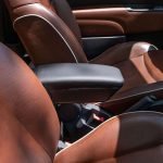 Cotieră Rati Armster 3 compatibilă cu Dacia Spring 2021-2024 [Negru, piele vegană] Cotieră centrală retrofitabilă cu compartiment de depozitare