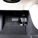 Încuietoare pedală antifurt Relaxdays pentru mașină și autorulotă, cu 8 găuri, pentru ambreiaj și frână, argintie