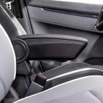 Cotieră Rati Armster 3 compatibilă cu Dacia Spring 2021-2024 [Negru, piele vegană] Cotieră centrală retrofitabilă cu compartiment de depozitare